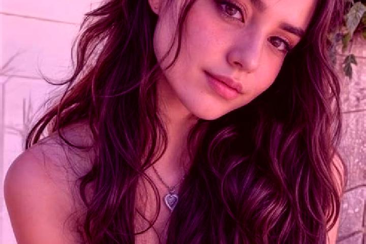 Eva, 26, a auburn hazel-eyed middle eastern companion based in Lampertheim. Offering BDSM, Domination, GFE, Duos. Available for incall and outcall, day and e...