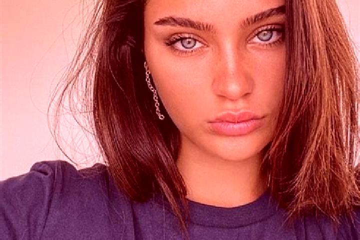 Eva, 26, a brunette dark-eyed mixed companion based in Talod. Offering GFE, Domination, Overnight. Available for incall and outcall, day and evening dates.