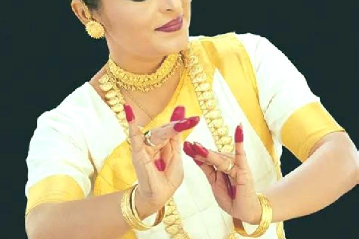 Eva, 26 — Escort in Pathanamthitta, India