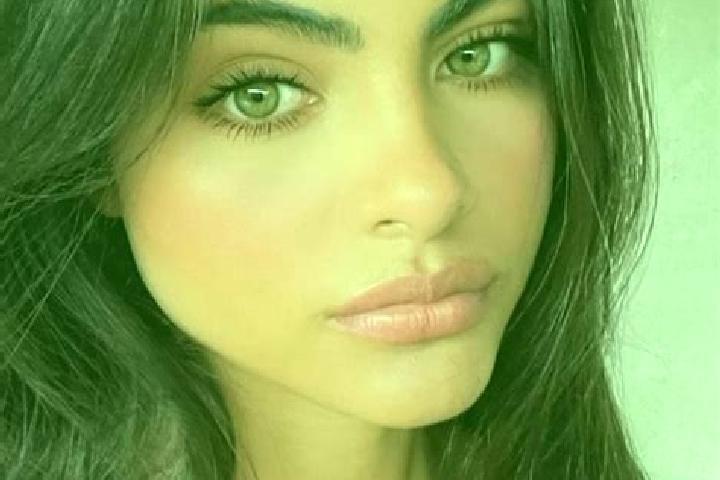 Eva, 27, a blonde dark-eyed caucasian companion based in Heiheba. Offering Striptease, GFE. Available for incall and outcall, day and evening dates.