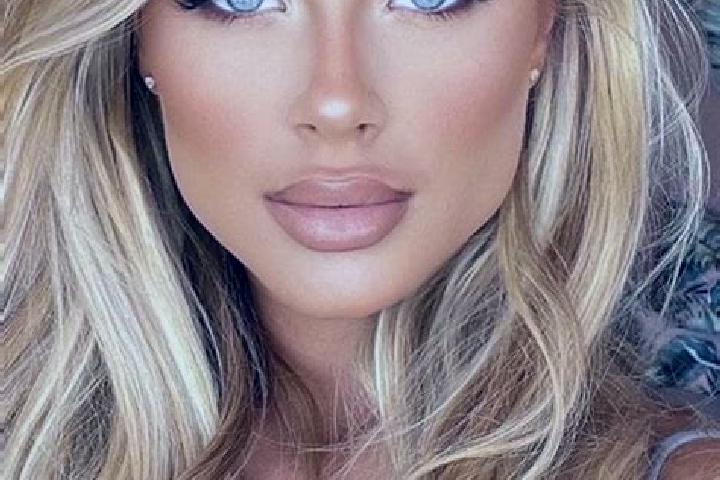 Eva, 27, a blonde hazel-eyed latina companion based in Bandar 16 Sierra. Offering OWO, Massage, A-Level. Available for incall and outcall, day and evening da...