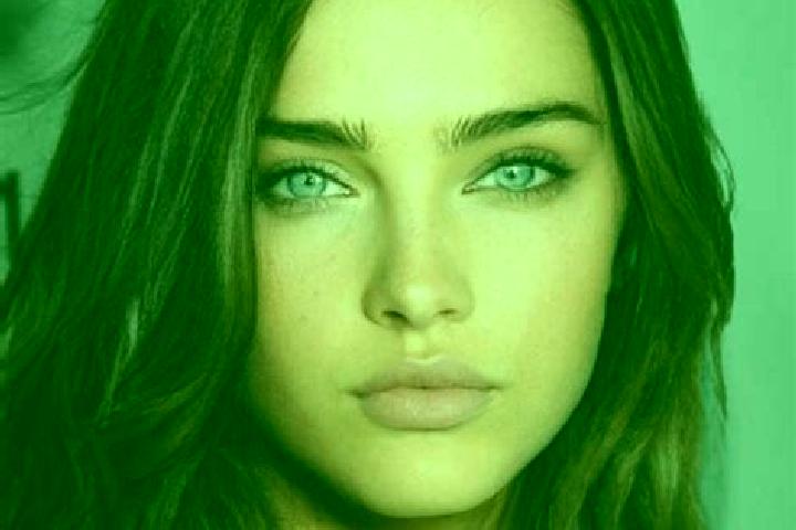 Eva, 27, a brunette blue-eyed middle eastern companion based in Botiz. Offering OWO, Tantra, Fetish. Available for incall and outcall, day and evening dates.