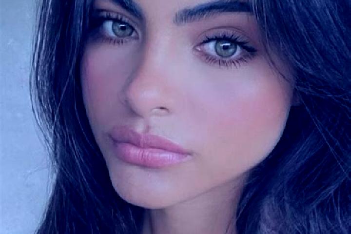 Eva, 27, a brunette hazel-eyed indian companion based in San Juan de Opoa. Offering Striptease, Travel Companion, Tantra. Available for incall and outcall, d...