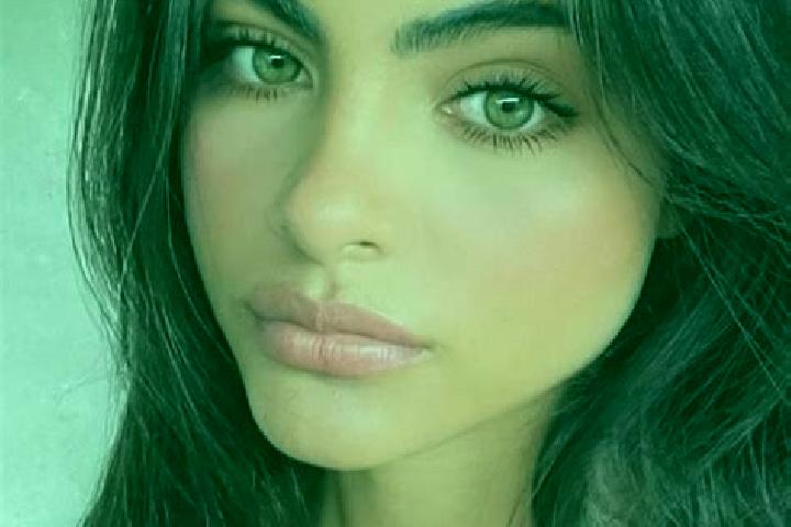 Eva, 27, a chestnut dark-eyed indian companion based in Valencia del Mombuey. Offering Duos, Prostate Massage, Fetish, Couples. Available for incall and outc...