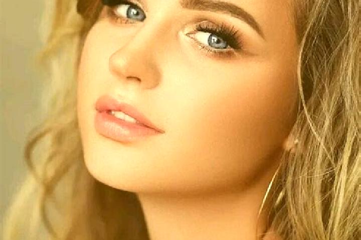 Eva, 27, a dark blonde blue-eyed middle eastern companion based in Ingeniero Giagnoni. Offering Prostate Massage, Domination, Travel Companion, Striptease, G...