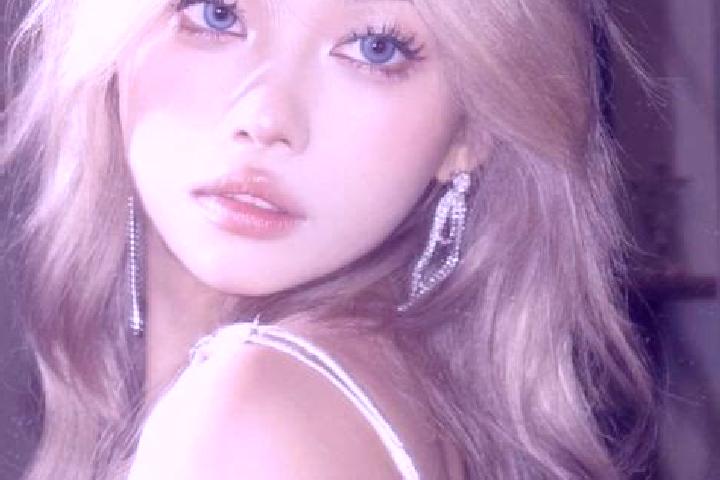 Eva, 27, a platinum blonde amber-eyed asian companion based in Kedalon. Offering Roleplay, 69, OWO, Duos. Available for incall and outcall, day and evening d...