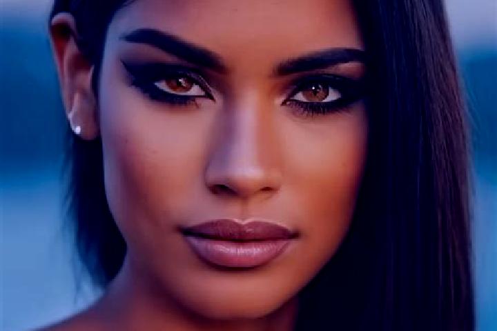 Eva, 28, a black green-eyed latina companion based in Sammatti. Offering OWO, Domination. Available for incall and outcall, day and evening dates.