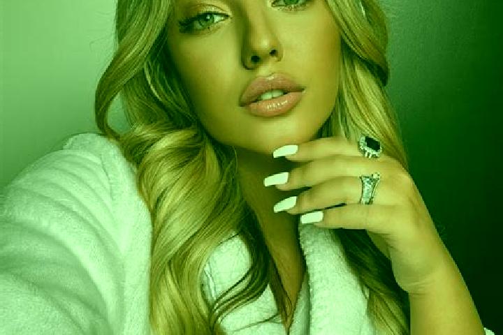 Eva, 28, a blonde amber-eyed latina companion based in Lajinha. Offering Couples, Massage, Prostate Massage, GFE. Available for incall and outcall, day and e...