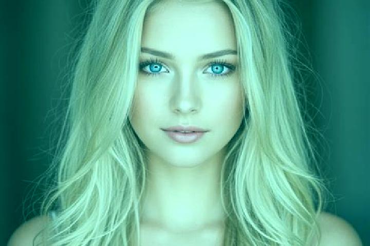Eva, 28, a blonde grey-eyed mixed companion based in Santa Apolonia. Offering Striptease, Duos, Couples, Tantra. Available for incall and outcall, day and ev...