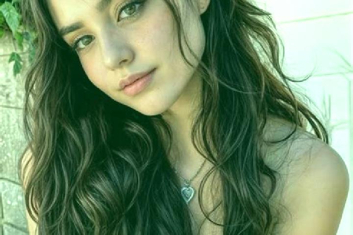 Eva, 28, a brunette hazel-eyed european companion based in Banjar Tegallinggah. Offering Massage, Striptease, A-Level, Erotic Massage. Available for incall a...