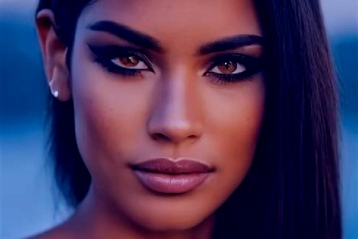 Eva, 28, a dark blonde green-eyed latina companion based in Svay Rumpea. Offering Dinner Date, Striptease, Domination. Available for incall and outcall, day ...