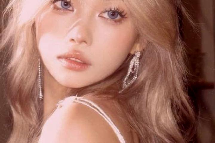 Eva, 30, a blonde amber-eyed asian companion based in Acacia Ridge. Offering Dinner Date, Travel Companion, Tantra. Available for incall and outcall, overnig...