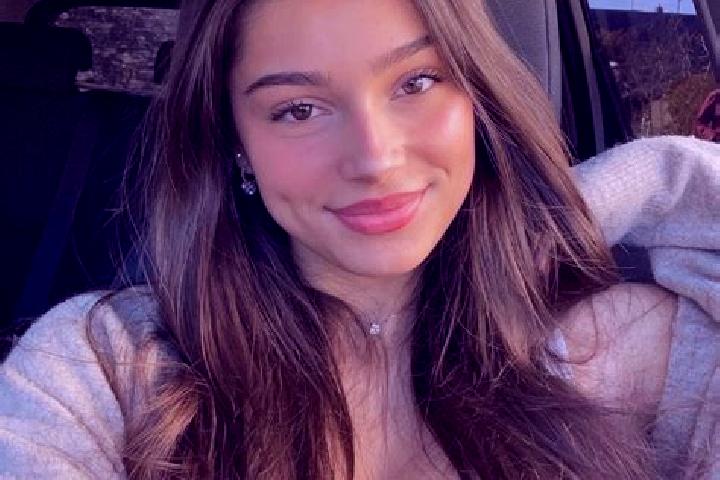Eva, 30, a brunette hazel-eyed caucasian companion based in Jameston. Offering Duos, Party Girl, A-Level. Available for incall and outcall, overnight booking...