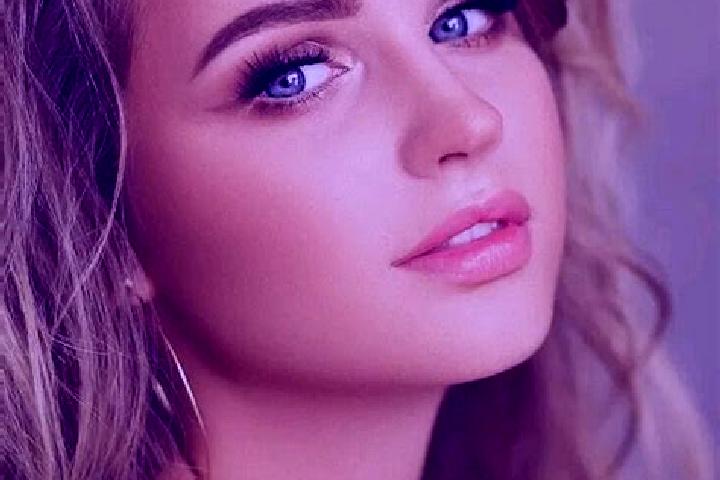 Eva, 30, a dark blonde blue-eyed european companion based in Leutwil. Offering 69, GFE, Couples. Available for incall and outcall, day and evening dates.