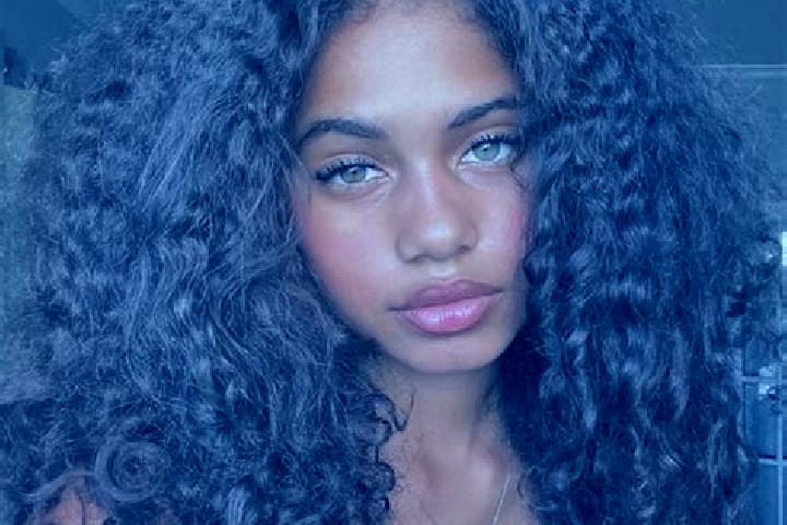 Eva, 30, a red blue-eyed ebony companion based in Kisvarda. Offering OWO, Striptease, Massage, GFE. Available for incall and outcall, day and evening dates.