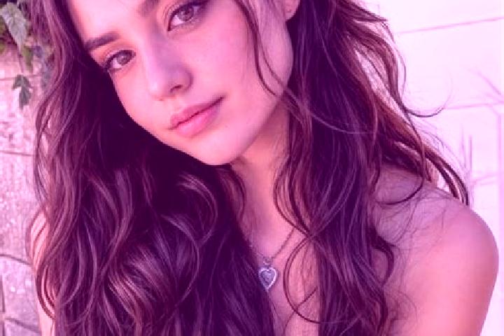 Eva, 31, a dark blonde hazel-eyed middle eastern companion based in Halfeti. Offering Roleplay, Couples, A-Level, Dinner Date. Available for incall and outca...