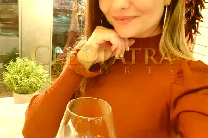 Eva, 31, a red hazel-eyed latina companion based in Zehusice. Offering OWO, Dinner Date, Erotic Massage, Travel Companion, Striptease. Available for incall a...
