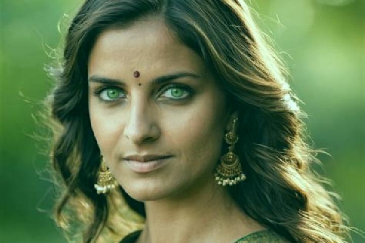 Eva, 32, a brunette green-eyed indian companion based in Samalapuram. Offering Striptease, Roleplay, BDSM, Deep French Kissing. Available for incall and outc...