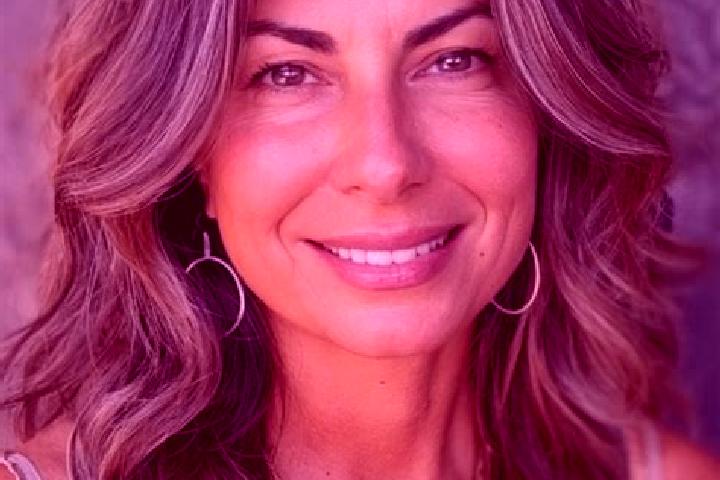 Eva, 32, a brunette grey-eyed latina companion based in Longji. Offering Couples, 69, A-Level. Available for incall and outcall, overnight bookings available.