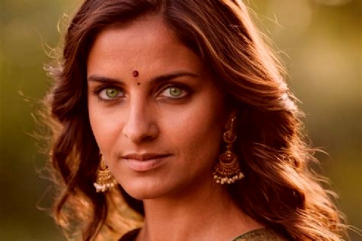Eva, 32, a chestnut green-eyed indian companion based in Kurdyumivka. Offering Dinner Date, Tantra, BDSM. Available for incall and outcall, overnight booking...