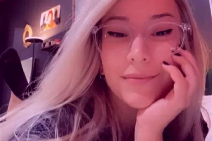 Eva, 32, a chestnut hazel-eyed european companion based in Kalsdorf bei Graz. Offering Roleplay, Girlfriend Experience, Erotic Massage, Dinner Date, Travel C...