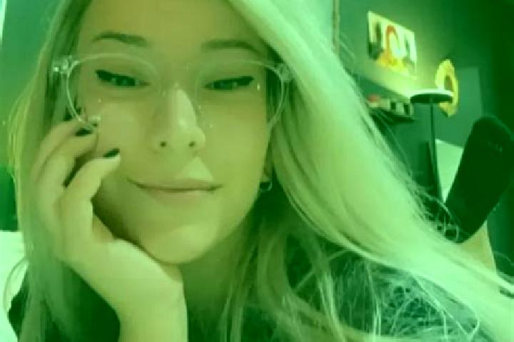 Eva, 32, a dark blonde amber-eyed ebony companion based in Fels am Wagram. Offering Duos, Erotic Massage, Overnight, CIM. Available for incall and outcall, d...