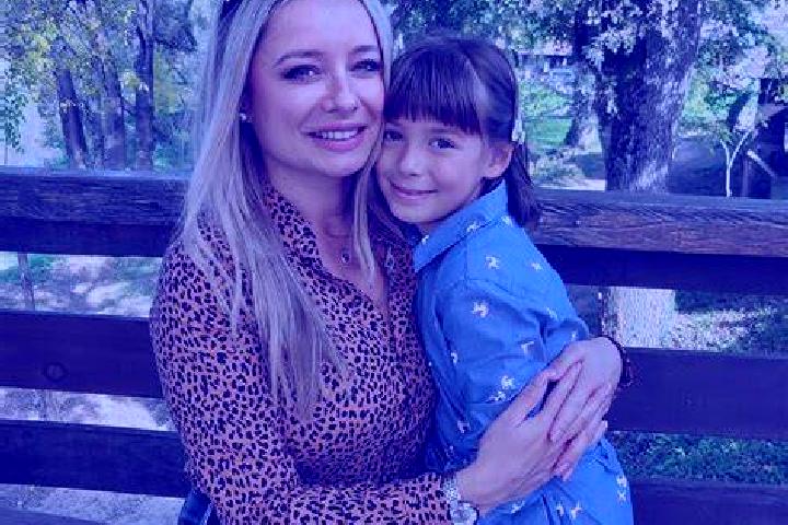 Eva, 32 — Escort in Poienarii Apostoli, Romania