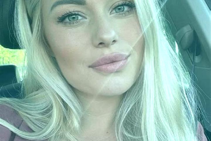 Eva, 33, a blonde hazel-eyed middle eastern companion based in Perthville. Offering GFE, Girlfriend Experience, Striptease, Erotic Massage, OWO. Available fo...