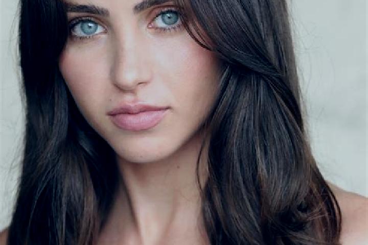 Eva, 33, a chestnut dark-eyed european companion based in Mainar. Offering Roleplay, Striptease, Overnight. Available for incall and outcall, overnight booki...