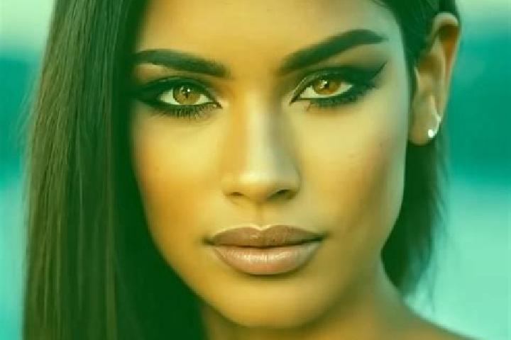 Eva, 33, a red dark-eyed latina companion based in Idiofa. Offering 69, Roleplay. Available for incall and outcall, overnight bookings available.
