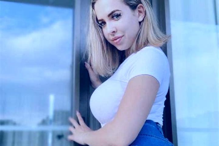 Eva, 34, a blonde brown-eyed slavic companion based in Rippershausen. Offering Prostate Massage, OWO, Duos, Dinner Date, Erotic Massage. Available for incall...