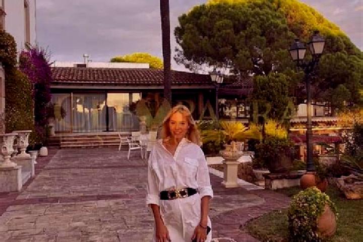 Eva, 34, a blonde green-eyed slavic companion based in Bellaria-Igea Marina. Offering OWO, Couples, Prostate Massage. Available for incall and outcall, overn...
