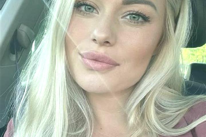 Eva, 34, a blonde hazel-eyed asian companion based in Sur. Offering Travel Companion, Deep French Kissing, Girlfriend Experience. Available for incall and ou...