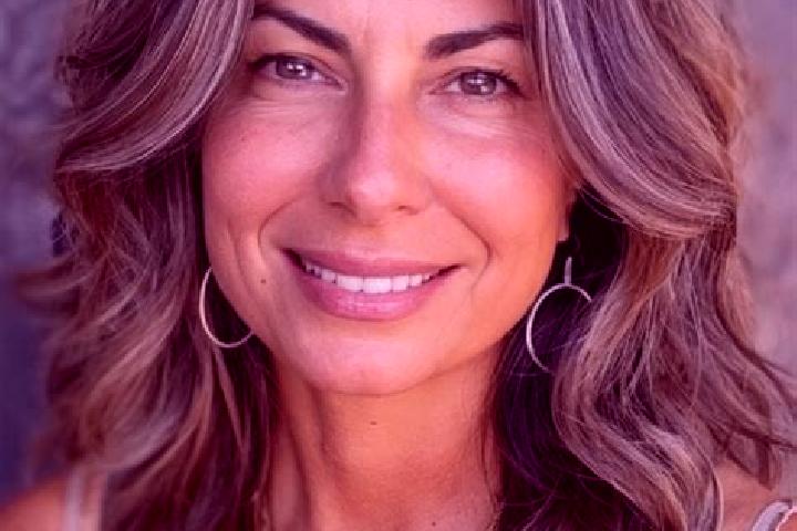 Eva, 34, a brunette grey-eyed caribbean companion based in Battaglione-Bagnara. Offering Striptease, Fetish, A-Level. Available for incall and outcall, day a...