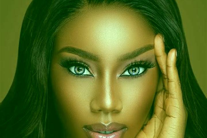 Eva, 34, a red blue-eyed ebony companion based in Bad Ditzenbach. Offering Fetish, Girlfriend Experience. Available for incall and outcall, overnight booking...