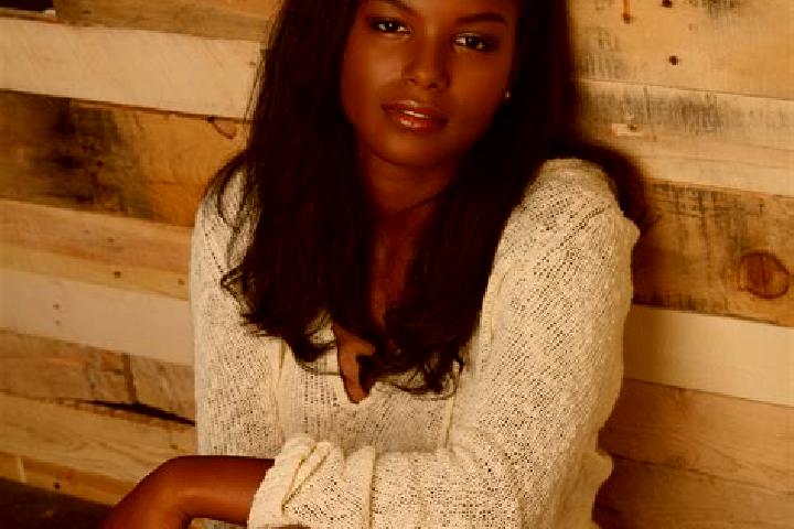 Eva, 34, a red dark-eyed ebony companion based in Khurai. Offering Couples, Fetish, 69, Party Girl. Available for incall and outcall, day and evening dates.