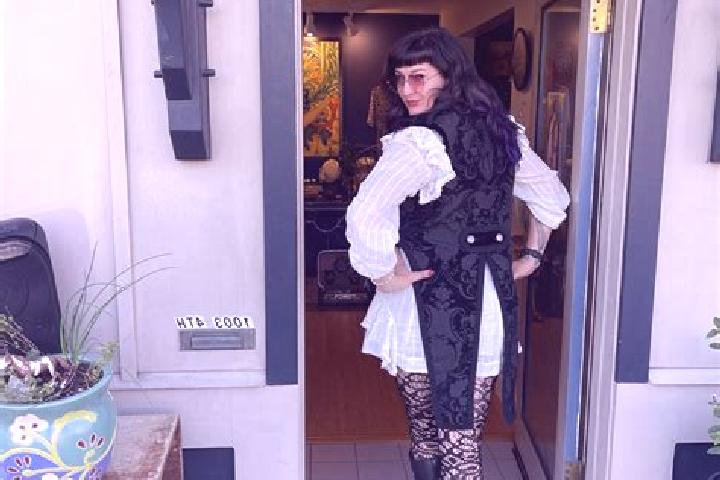 Eva, 34 — Escort in Chilly, France