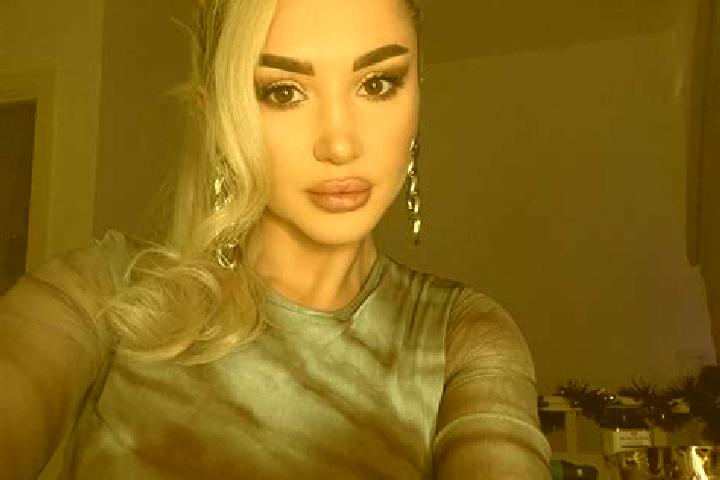 Eva, 35, a black grey-eyed mediterranean companion based in Zawyat ech Cheikh. Offering Party Girl, GFE, Travel Companion, Prostate Massage, Fetish. Availabl...