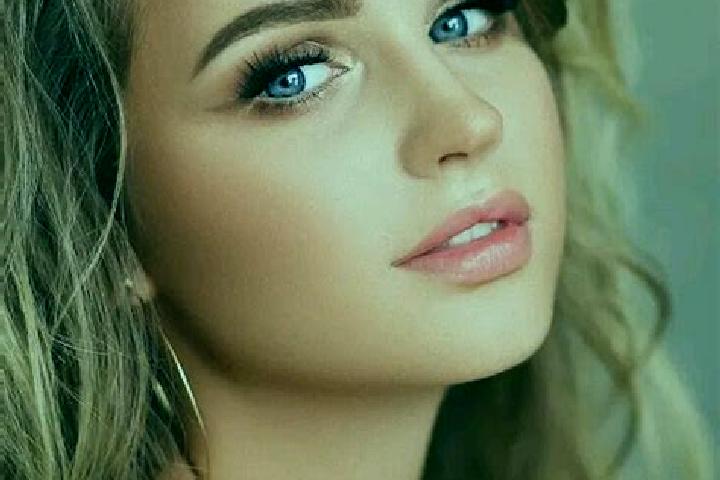 Eva, 35, a dark blonde blue-eyed ebony companion based in Chotusice. Offering Prostate Massage, 69, OWO. Available for incall and outcall, day and evening da...