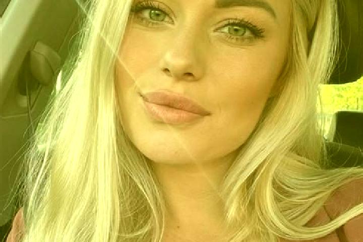 Eva, 36, a blonde hazel-eyed ebony companion based in Nelspoort. Offering Couples, Overnight, Erotic Massage. Available for incall and outcall, day and eveni...