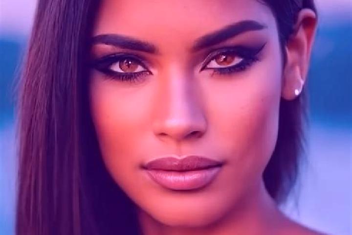 Eva, 36, a red green-eyed latina companion based in Marcowka. Offering OWO, Couples, 69. Available for incall and outcall, overnight bookings available.