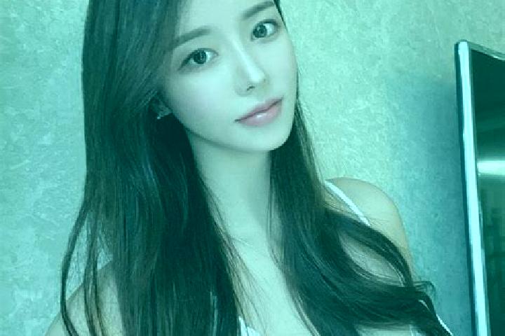 Eva, 36 — Escort in Sungaisarik, Indonesia