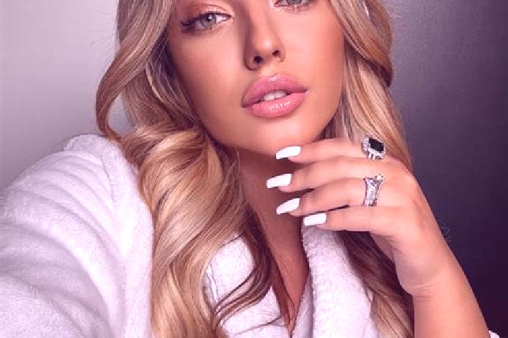 Eva, 37, a blonde amber-eyed latina companion based in Fontaine-la-Gaillarde. Offering Tantra, Overnight, Fetish, 69, Massage. Available for incall and outca...