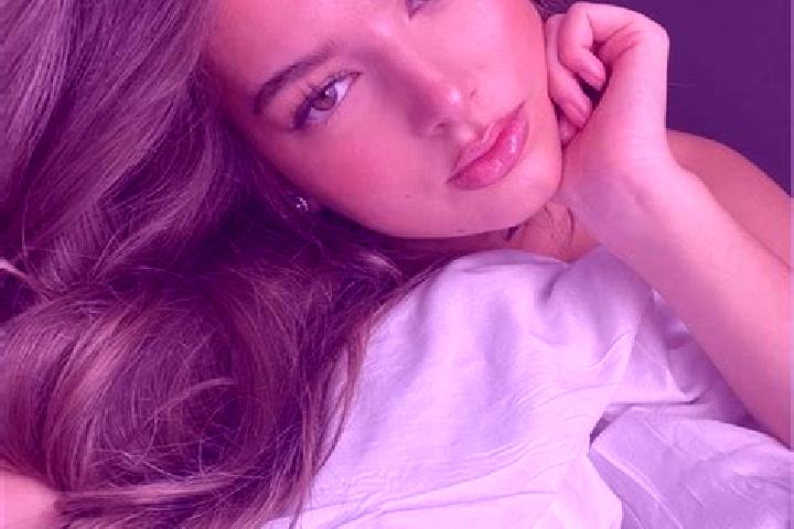 Eva, 37, a chestnut grey-eyed latina companion based in Spruce Grove. Offering Party Girl, Couples, CIM. Available for incall and outcall, overnight bookings...