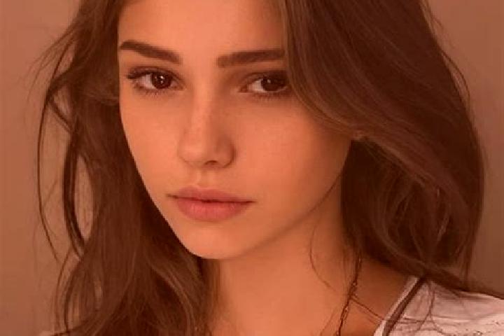 Eva, 37, a chestnut grey-eyed slavic companion based in Gyeombaek. Offering Striptease, Overnight, OWO, Domination. Available for incall and outcall, day and...