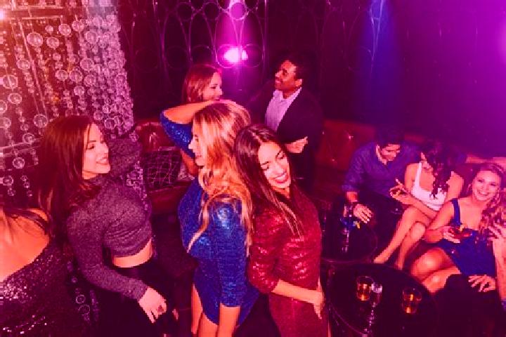 Eva, 38, a auburn grey-eyed caucasian companion based in Pouille-les-Coteaux. Offering Striptease, Girlfriend Experience, A-Level, Fetish. Available for inca...