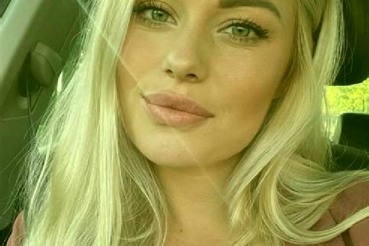 Eva, 38, a blonde hazel-eyed latina companion based in Marumbi. Offering Fetish, Couples, Erotic Massage, OWO. Available for incall and outcall, day and even...