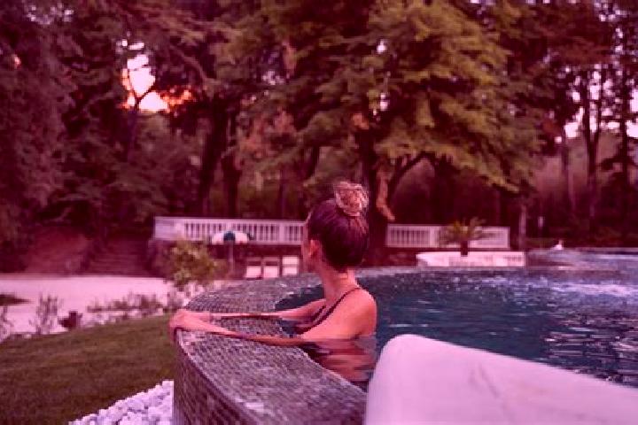 Eva, 39, a black dark-eyed european companion based in Castrocaro Terme. Offering CIM, Tantra, Overnight. Available for incall and outcall, day and evening d...
