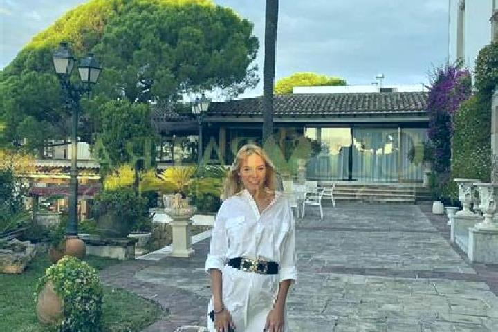 Eva, 39, a blonde amber-eyed mediterranean companion based in San Jose de la Paz. Offering Erotic Massage, Domination, OWO. Available for incall and outcall,...