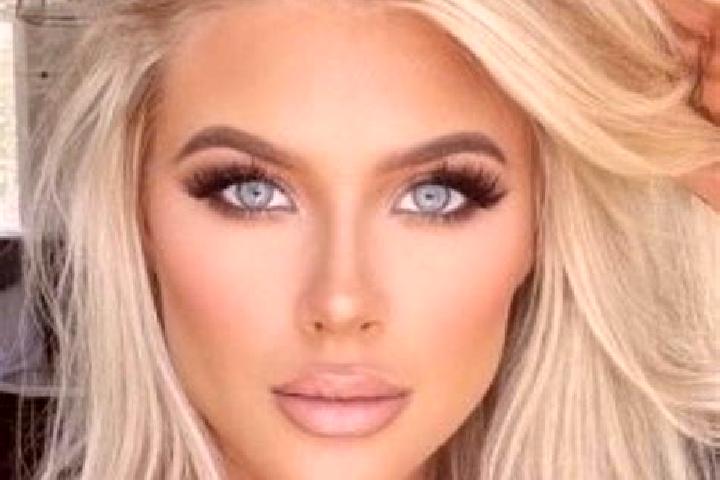 Eva, 39, a platinum blonde green-eyed indian companion based in Veresti. Offering Girlfriend Experience, Domination, Striptease. Available for incall and out...